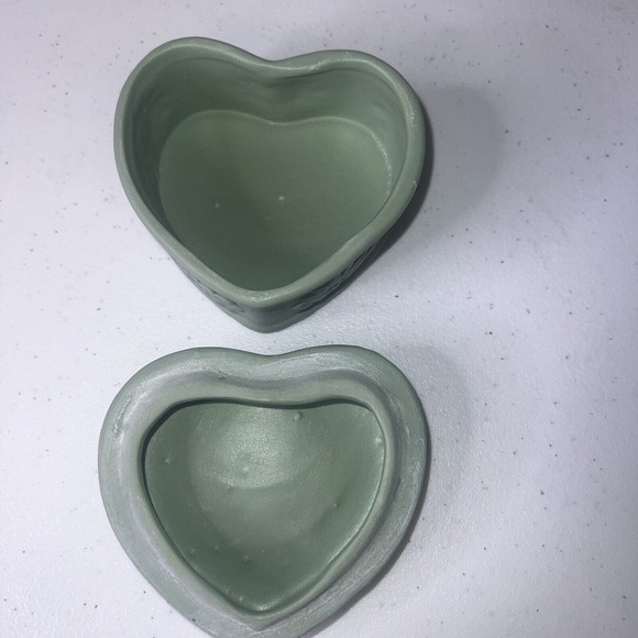 Vintage Heart Shaped Ceramic Floral Daisy Trinket Box Roses Mint Green 2” Resin - Picture 4 of 9